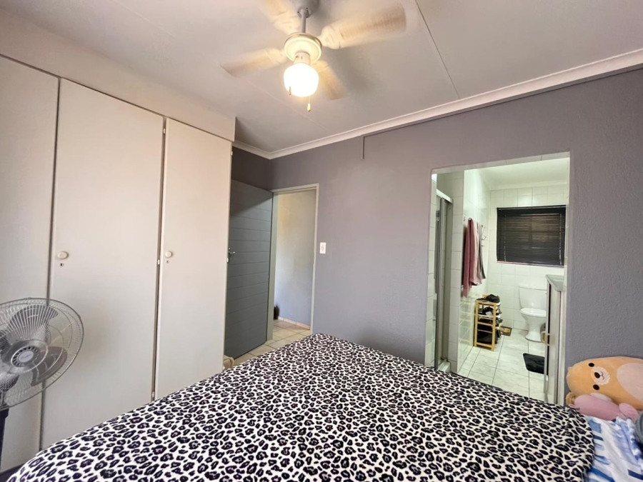 2 Bedroom Property for Sale in Safari Gardens North West